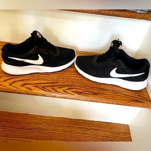 Nike women Tanjun running sneaker